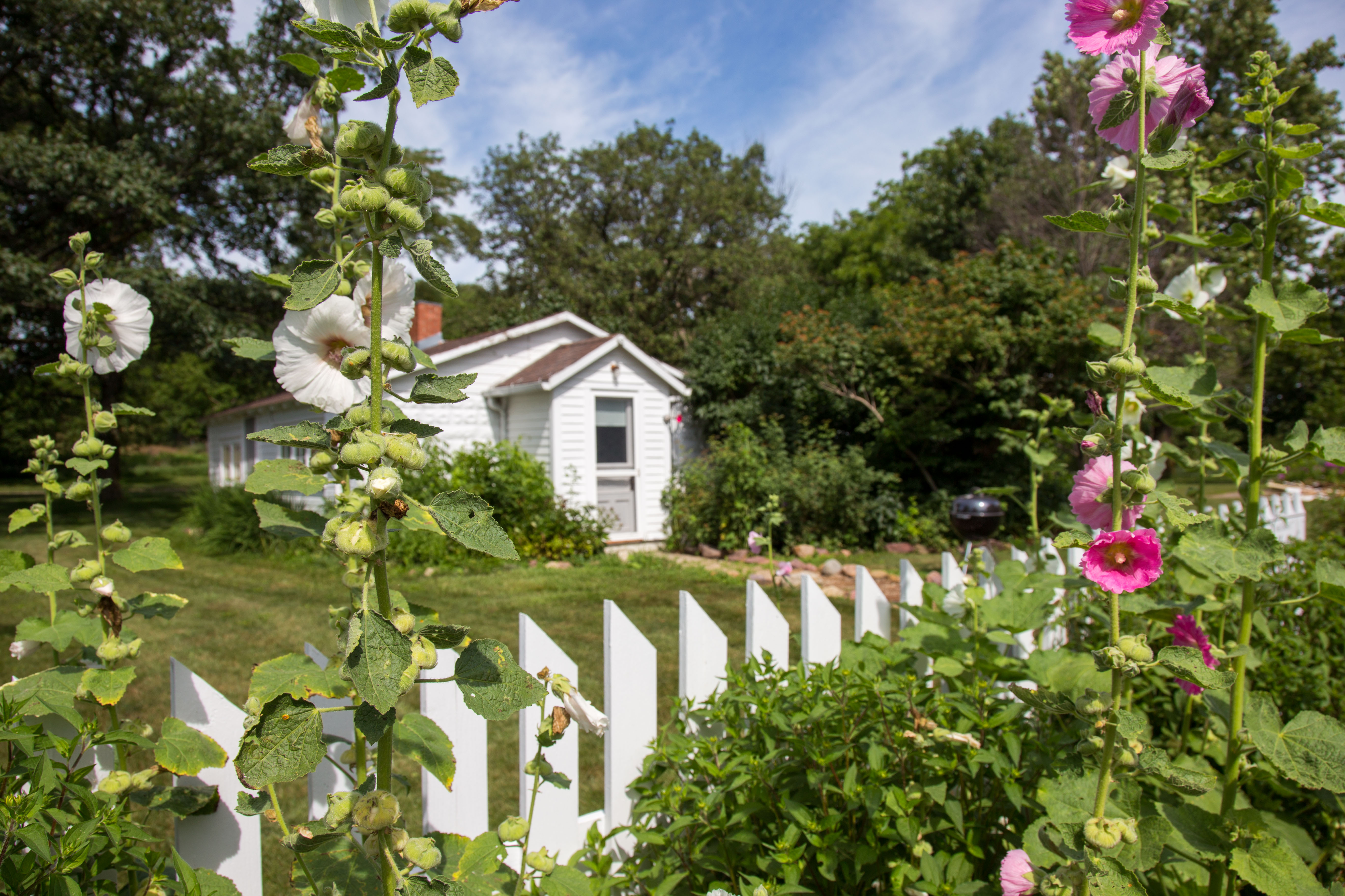 WhiterockConservancy_CoonRapids Hollyhock Cottage_credit to Iowa tourism